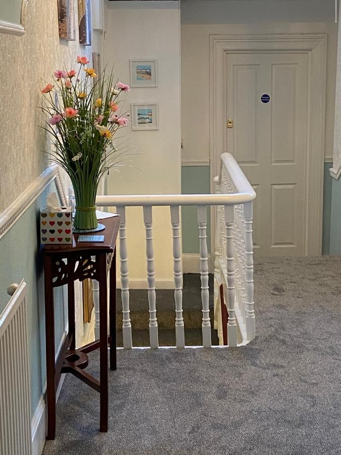 Crowndale Torquay - Exclusively For Adults Bed and Breakfast Εξωτερικό φωτογραφία